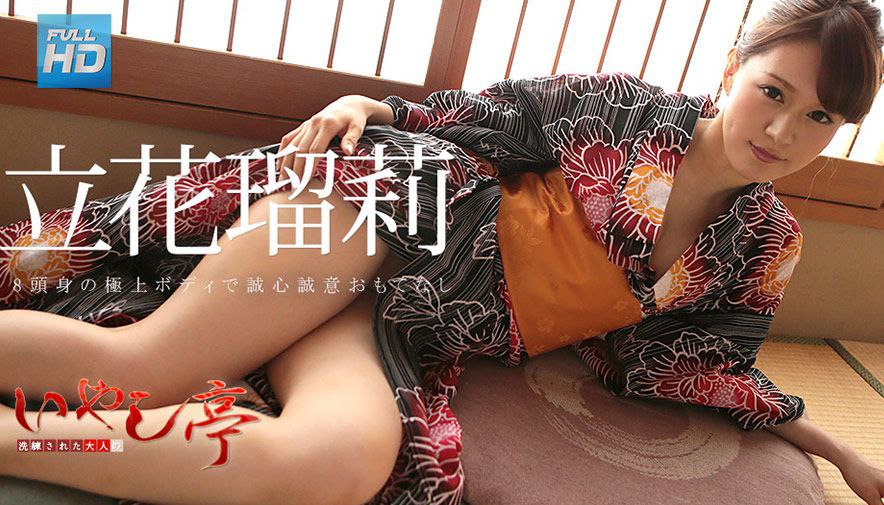 【美臀系列】巨臀妹子近距离特写骑坐道具自慰，上下套弄扭动无毛肥逼非常诱人